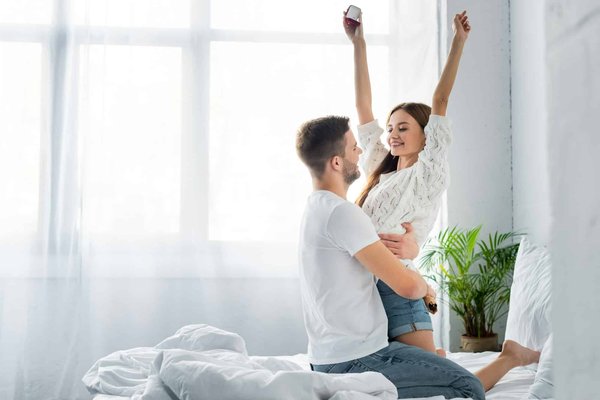 Quelles méthodes pour améliorer l'engagement des employés dans un contexte de travail hybride post-pandémie?